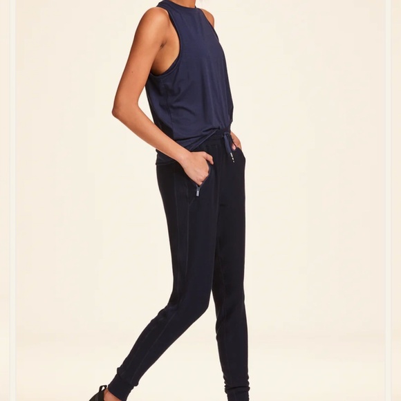 ALALA Rise Joggers - Picture 1 of 4